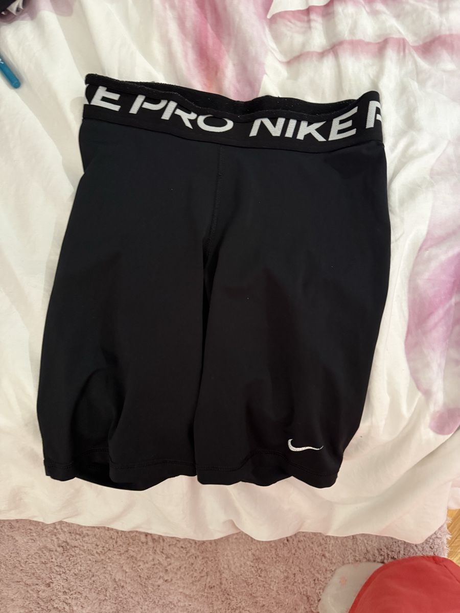 Nike Leggings: Short cycliste NIKE PRO – Usato da Tolochenaz venduto da izz_7vdk