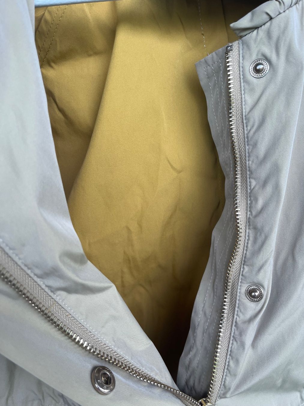 Jacken: Leonardo Jacke mit Kaputze mit goldigen Details – Gebraucht aus Zürich von maral787 2