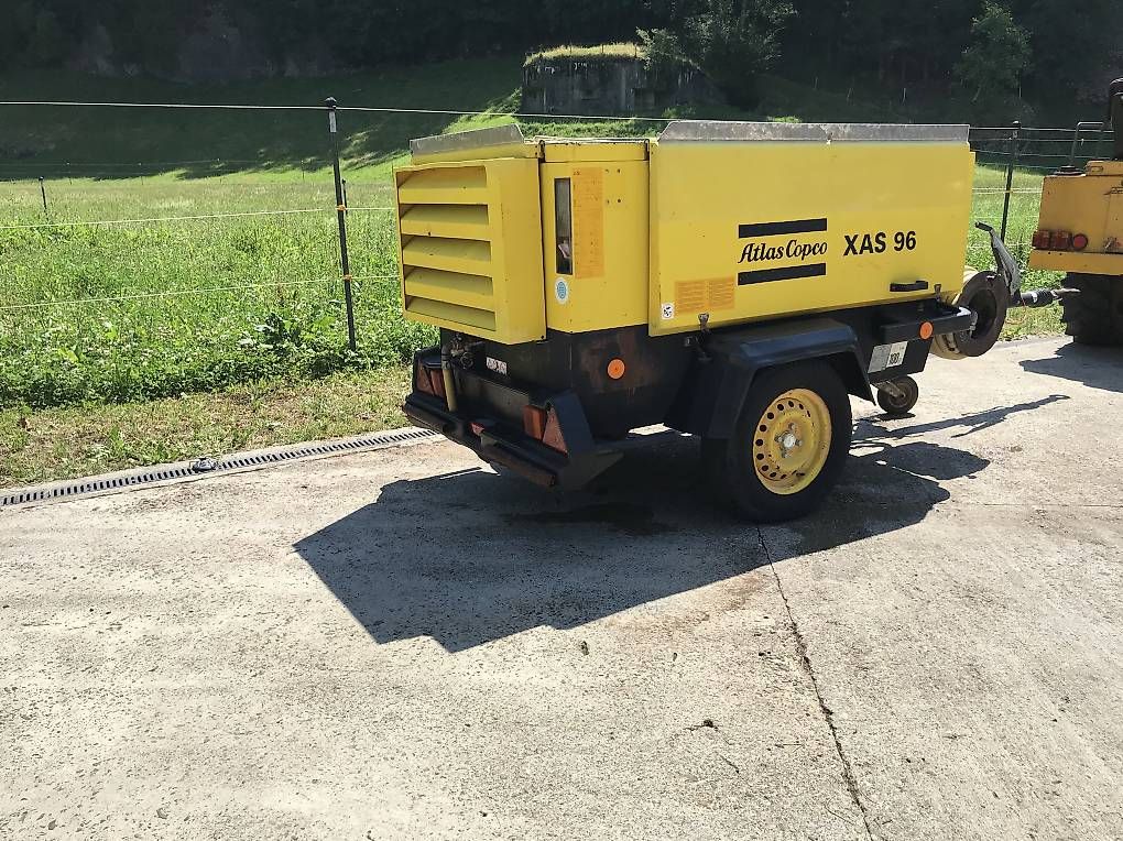 Compresseurs: 1667h TOP Kompressor/ Generator XAS96 Atlas Copco Preis – D'occasion à Goldau par hammer011 1