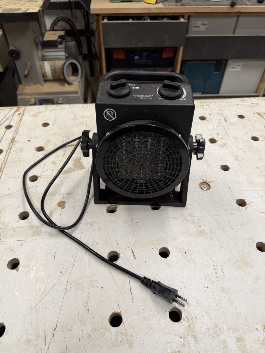 Radiatori: 2 KW Heizlüfter – Usato da Zwillikon venduto da Traktorjoe 3