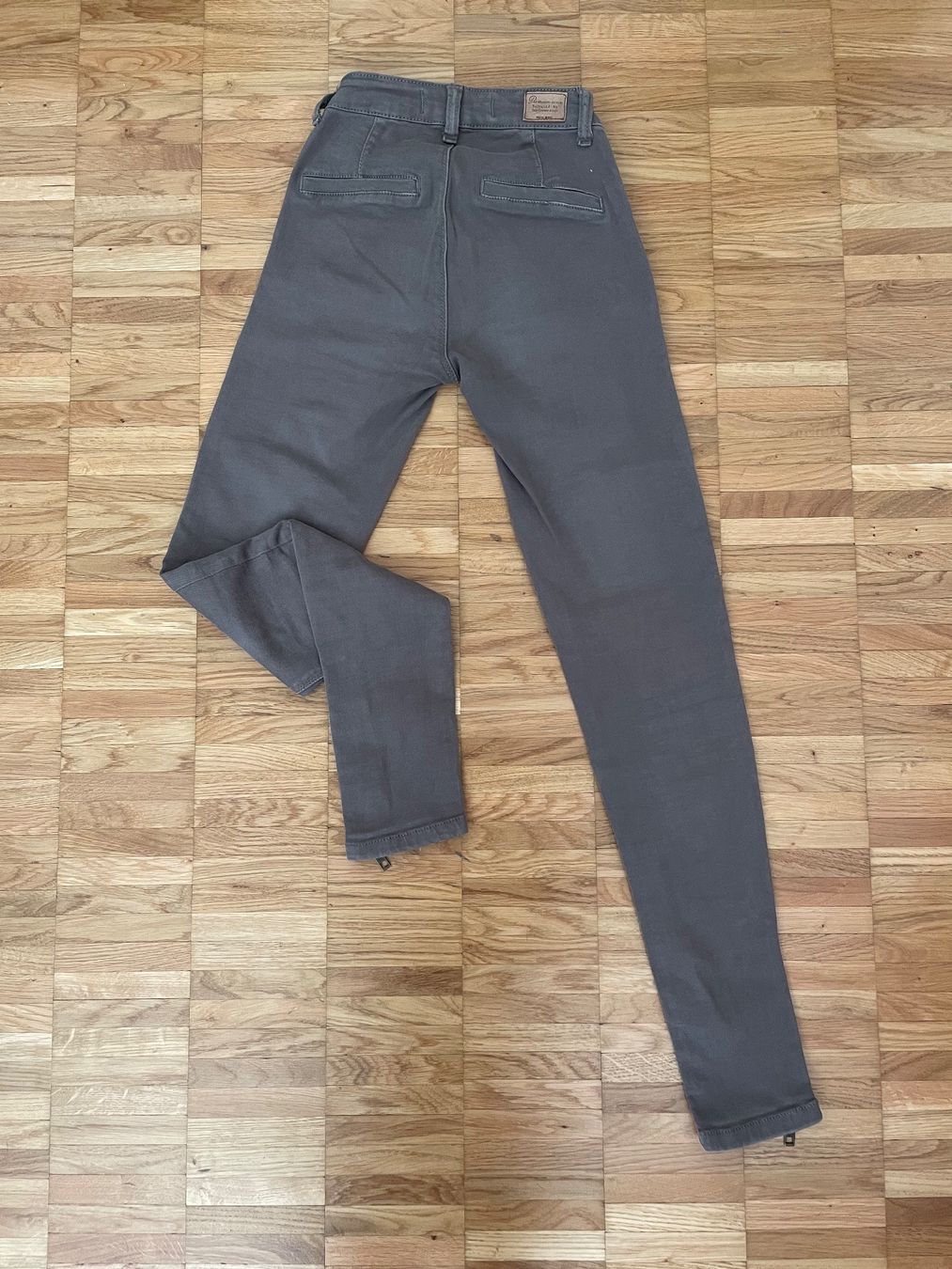 Pantaloni: Pantalon kaki – Nuovo (secondo la descrizione) da Pont-de-la-Morge (Sion) venduto da hel_bh28 1