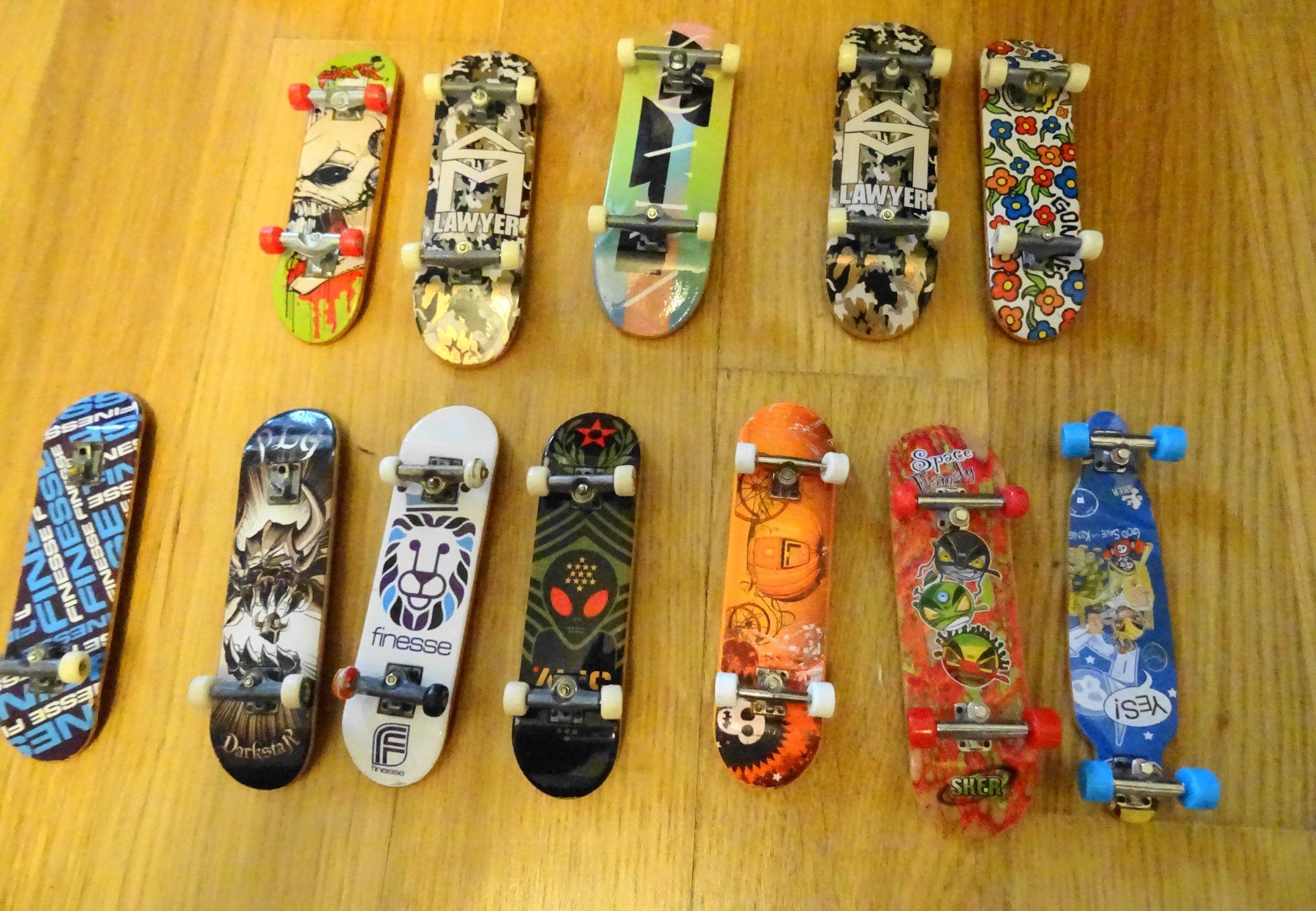 Spielzeuge: 12 er Fingerboard Set Tech Deck Revell + Rampe – Gebraucht aus Zürich von Connie8 2