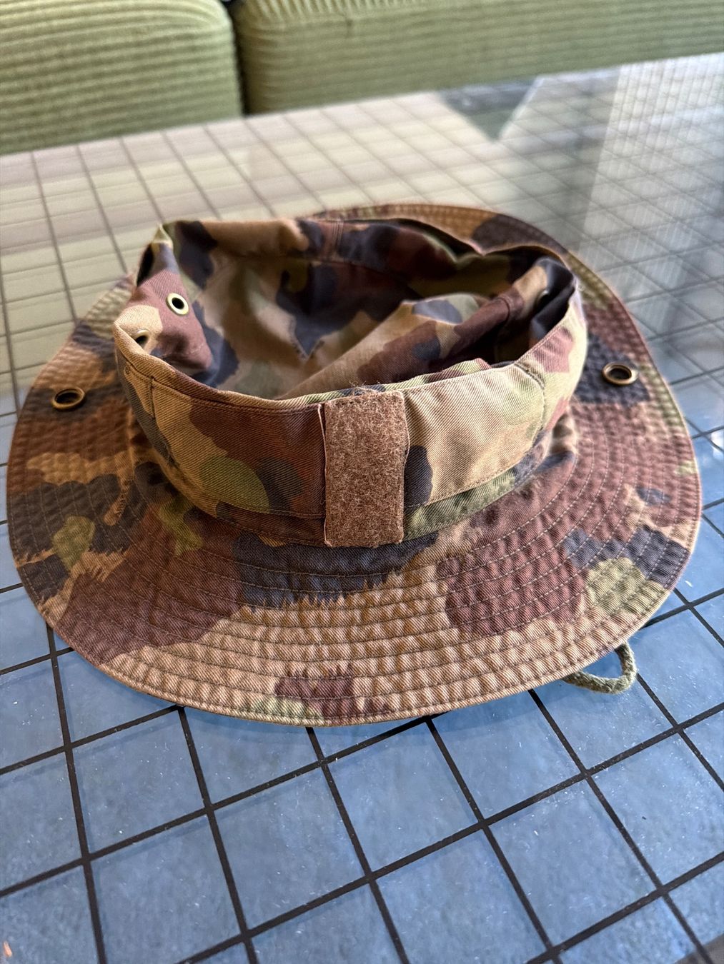 Schweizer Armee Copricapi, berretti & cappellini: Original Jungle Hat 58 (Späher) – Usato da Bern venduto da vid_zf7x