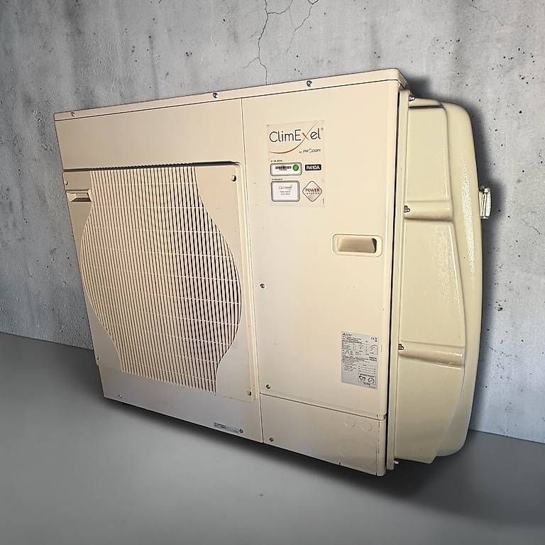 Radiatori: Unique - Vends POMPE A CHALEUR NEUVE – Nuovo (secondo la descrizione) da La Tour-de-Peilz venduto da ale_927f