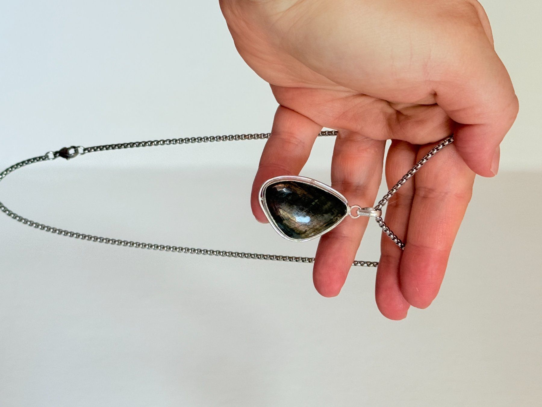 Ketten: Collier avec labradorite - Élégant & Naturel! – Neu und originalverpackt aus Genève von AWWA 9