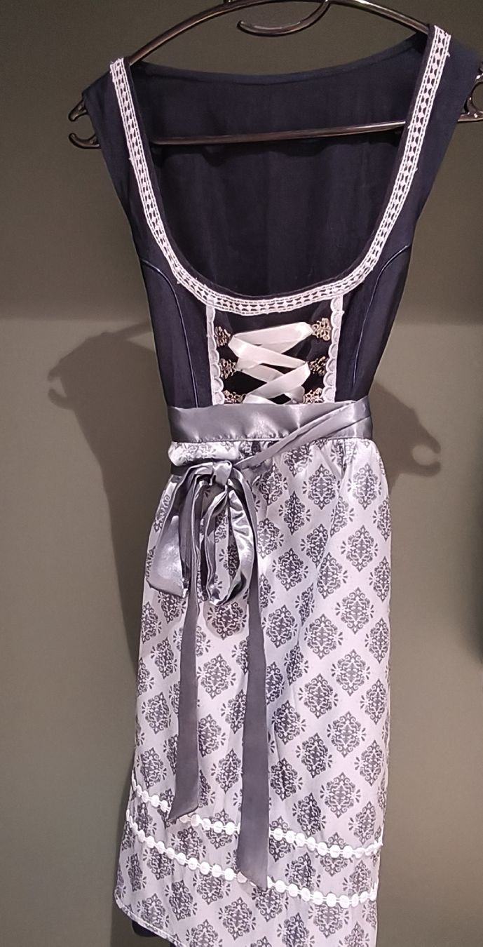 Kleider: Dirndl Kleid dunkelblau hellblau Muster mit Bluse neu – Neu und originalverpackt aus Boniswil von kar_6nlv 2