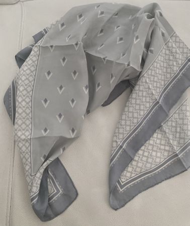Seiden Foulard 🌸