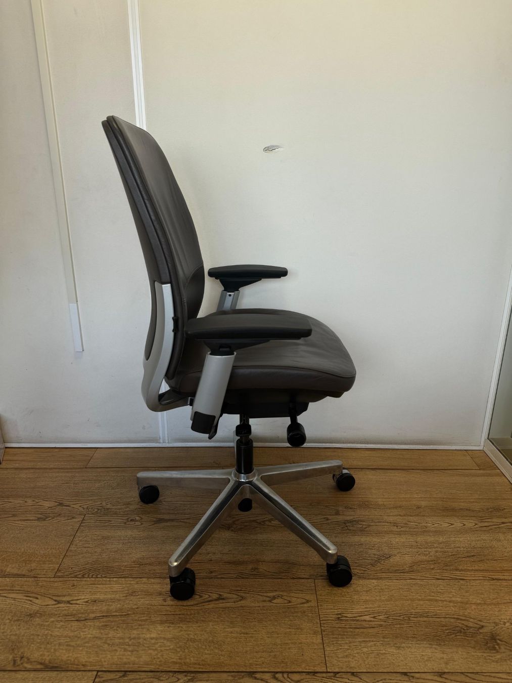 Steelcase Stühle: Steelcase Amia Leather – Gebraucht aus Purmerend von Offeco 3