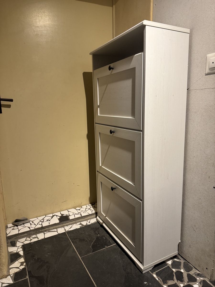Ikea Armadi: IKEA Schuhschrank mit 3 Kippfächern – Usato da Brienz BE venduto da joe_t96j 1