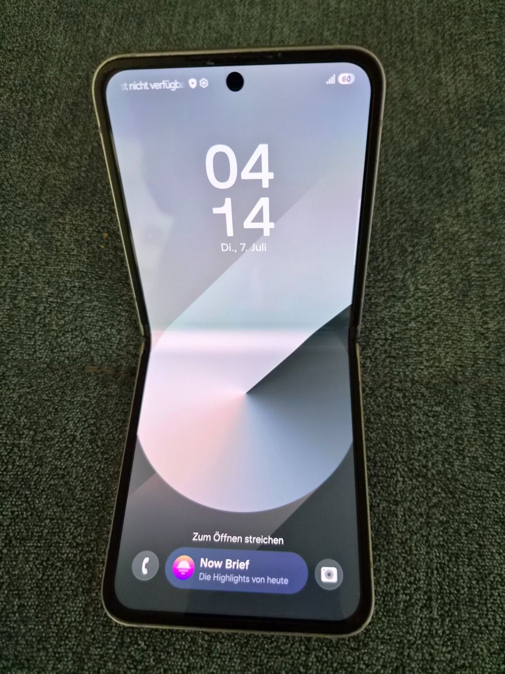 Samsung Telefoni cellulari / Smartphones: Samsung Galaxy Flip Z 6 – Usato da Oftringen venduto da 1emerson 5