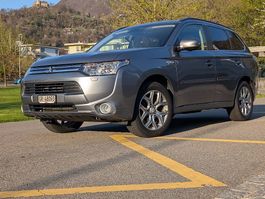 Verkaufe Mitsubishi Outlander 2.0 PHEV