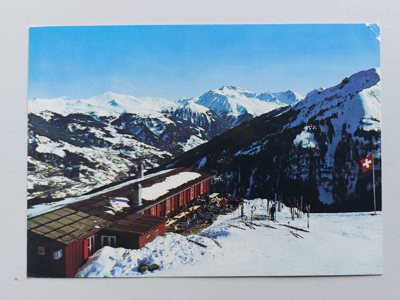 Ansichtskarten: Ansichtskarte Tschirtschen, Skihaus Hühnerköpfe 1972 – Gebraucht aus Rickenbach ZH von Pabag