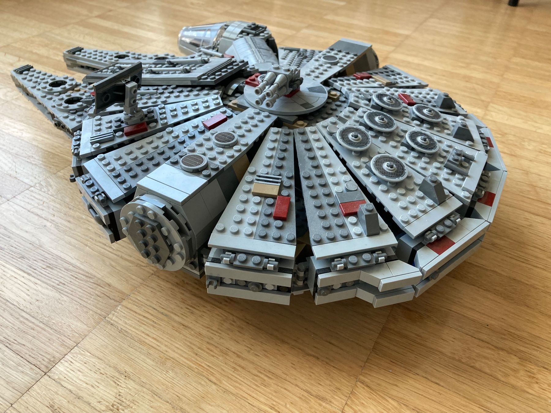 Lego Spielzeuge: LEGO STAR WARS Set 75105 Millennium Falcon – Gebraucht aus Nürensdorf von salut 1