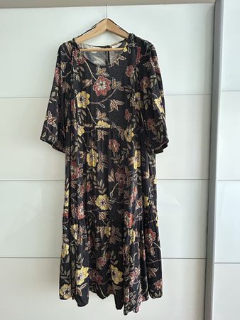 Kleid Yessica floral Grösse 48/50. Zustand-NEU