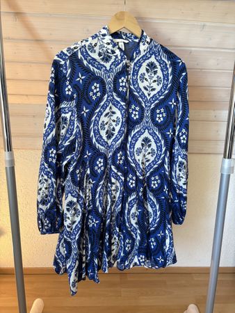 KURZES BLUSENKLEID