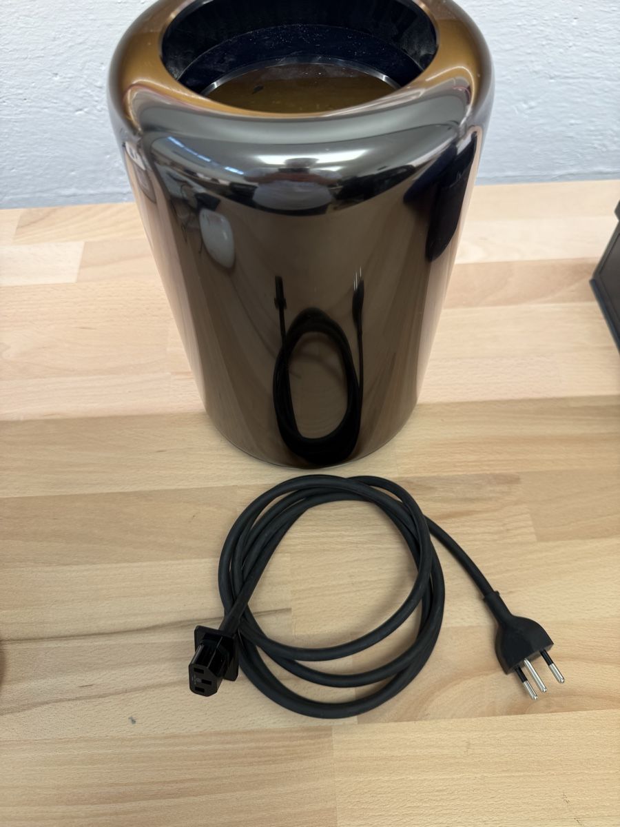 Apple PC: Apple Mac Pro 2013 – Usato da Luzern venduto da FrankGroebel 5