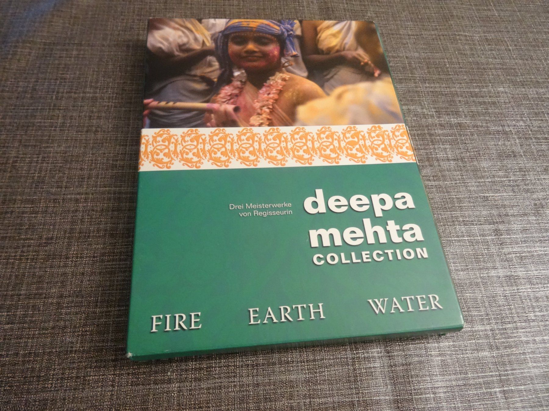 Tutti i DVDs: Deepa Mehta Collection: Fire, Earth, Water - DVD Box! – Usato da Olten venduto da Disc-Verkauf