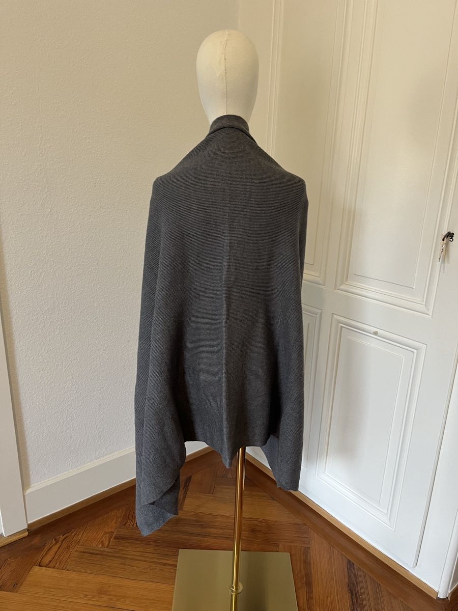 Zara Altro in Moda donna: Zara Grey Poncho Style Wrap, Soft & Warm – Usato da Mies venduto da nic_yk5d 4