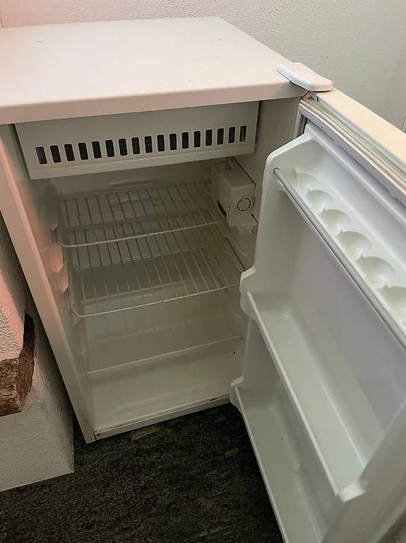 Kühlschrank: Frigorifero piccolo – Gebraucht aus Giubiasco von erm_ngb5 1
