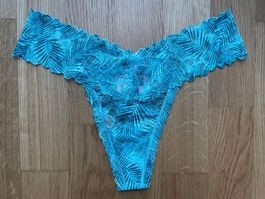Victoria’s Secret Lace Thong M NEW