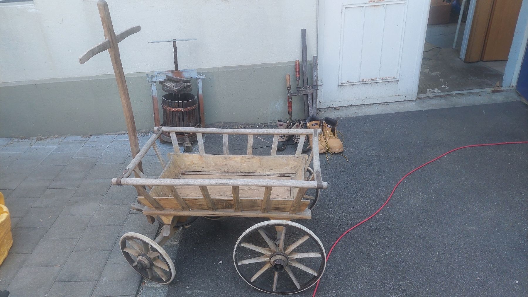 Carriole: Holz Handwagen antiker Zustand – Usato da Konolfingen venduto da lanomi
