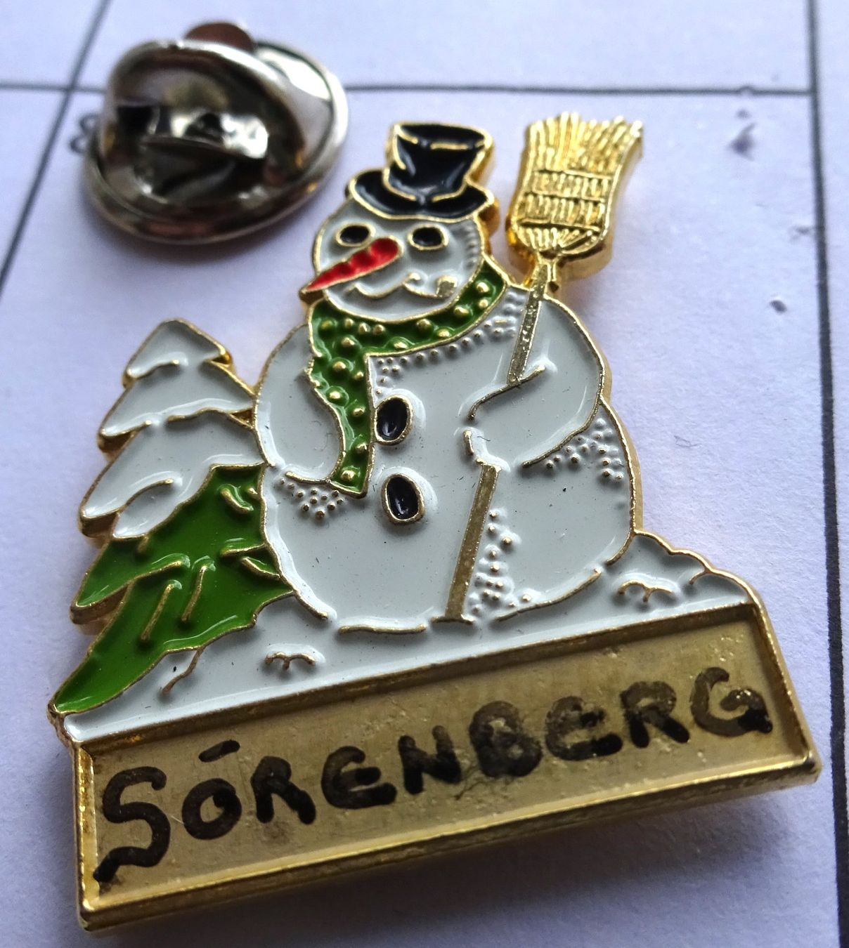 Placchette & Badge: Pin Schneemann Sörenberg – Usato da Utzenstorf venduto da BUtter81