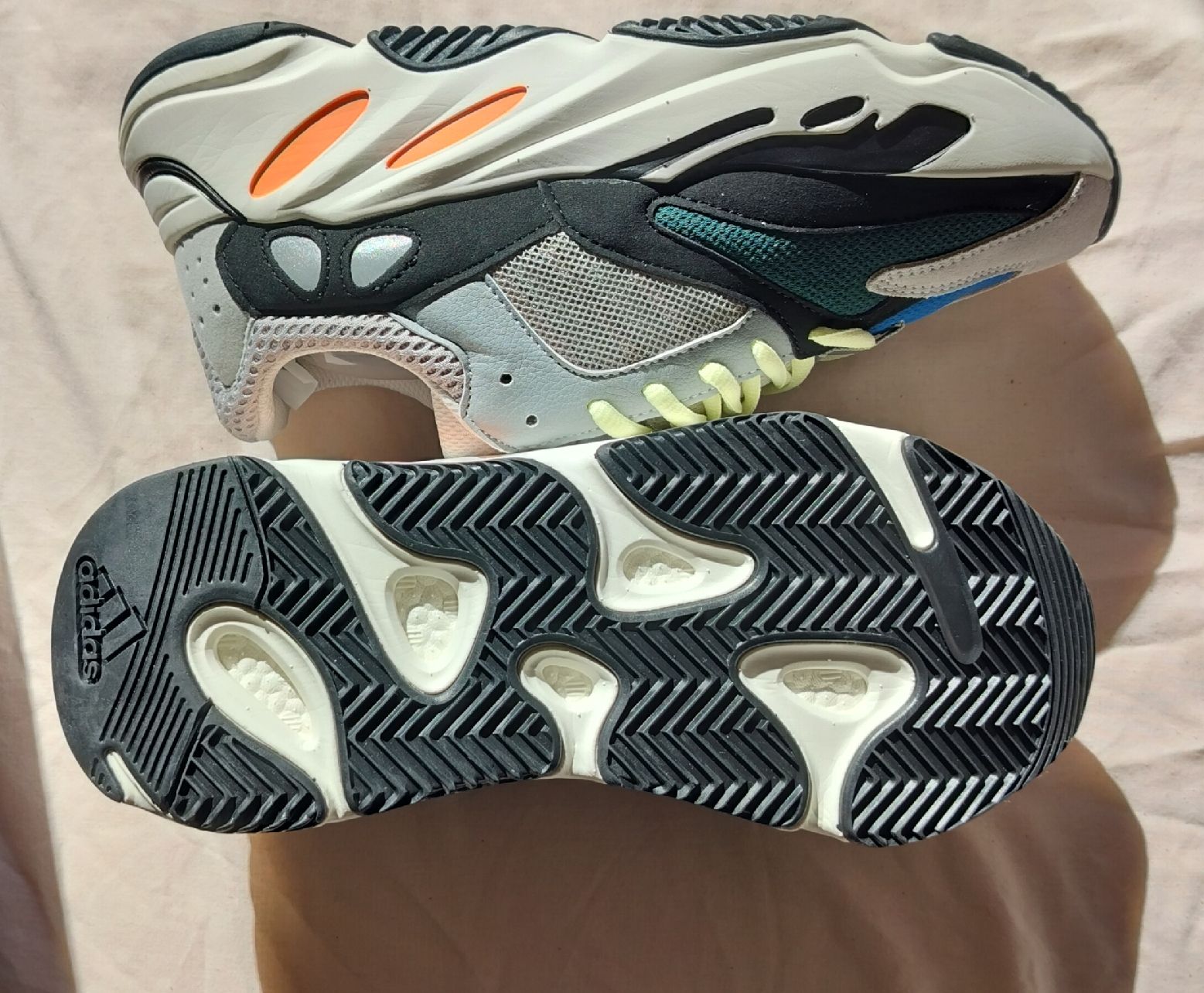 Adidas Scarpe da uomo: Yeezy Boost 700 Wave Runner Sneakers, Size 41 UE – Nuovo (secondo la descrizione) da Lausanne venduto da usa_xd5k 3