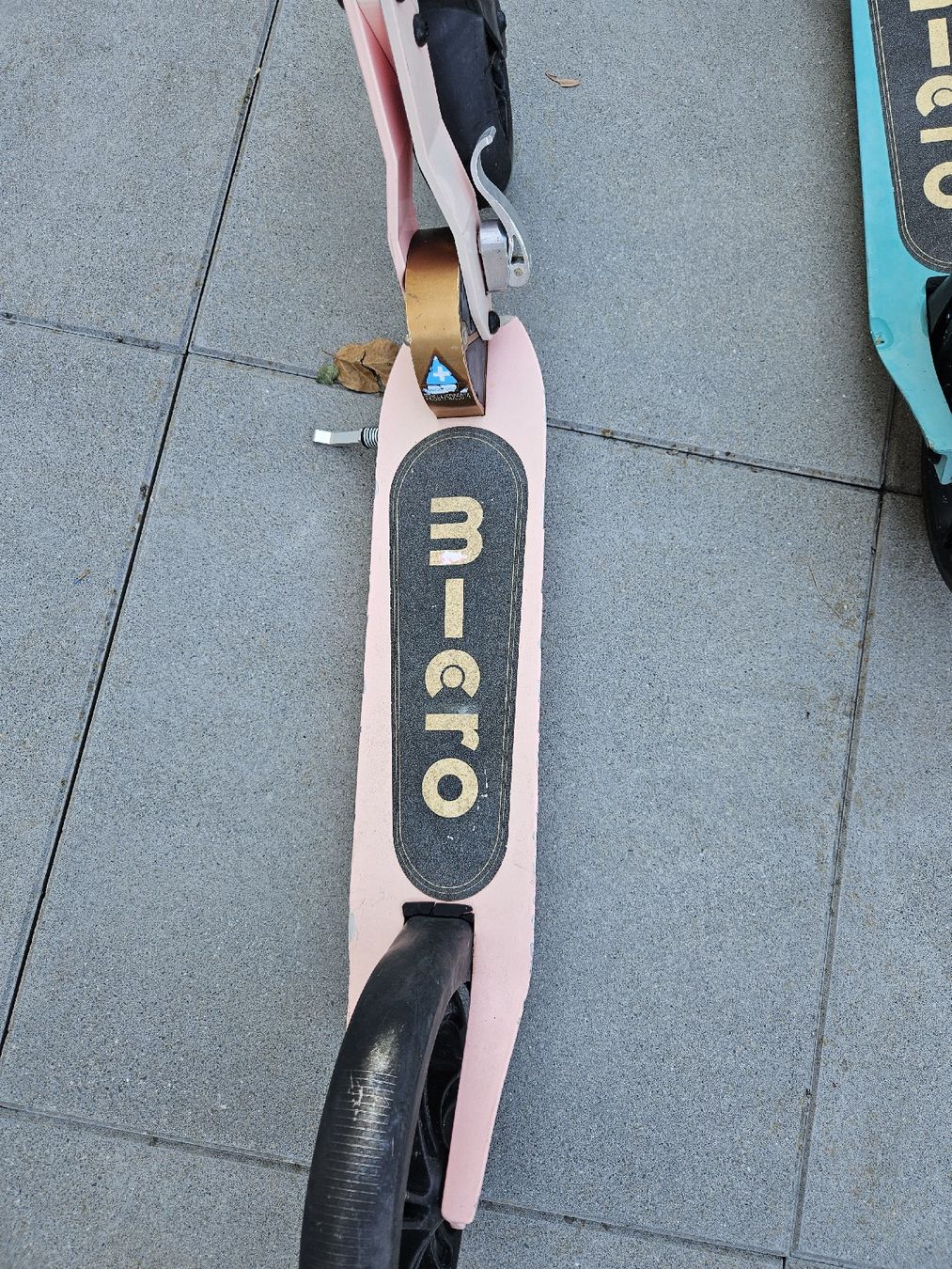 Micro Kickboard: Tretroller Pink Metall Zustand siehe Bilder – Gebraucht aus Villnachern von fca_9pks 3