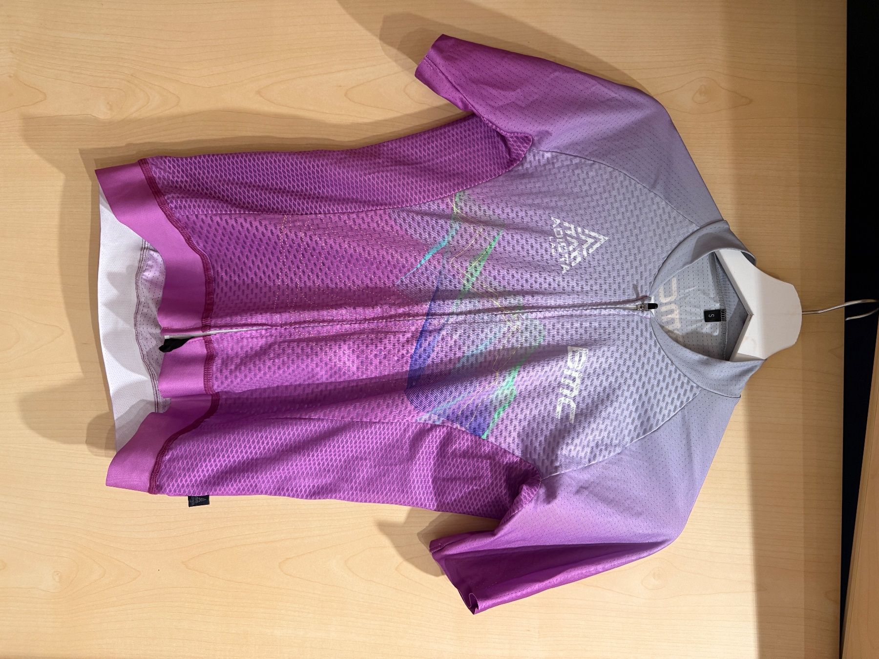 Canottiere & Pantaloni: Adicta Lab Trikot & Bibshort Set – Usato da Evilard venduto da Kerstinbraegger 1