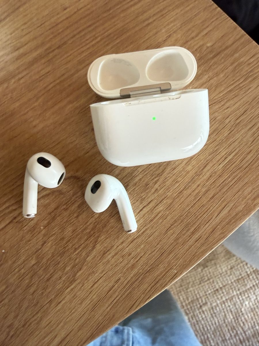 Apple Casques audio: AirPods 2 – D'occasion à Corsier-sur-Vevey par dav_z7bl