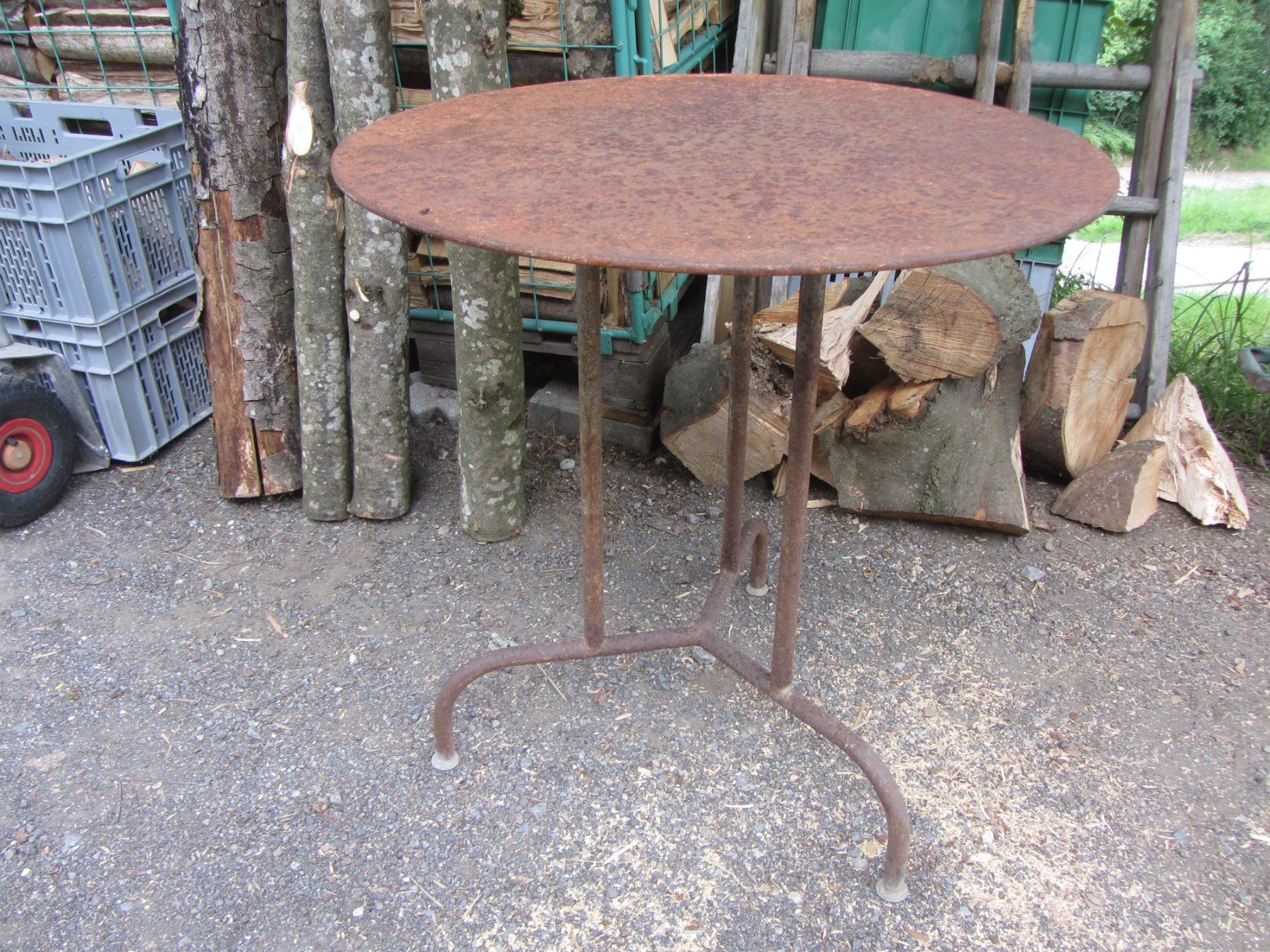 Tables: Alter Blechtisch – D'occasion à Wolfhalden par Quiria68