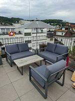 Moderne Terrassen-Lounge (Grau/Anthrazit) mit Holztisch