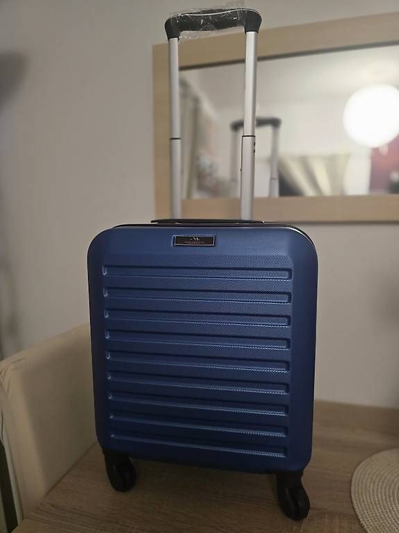 Valigie: Valise taille easyJet neuve  – Usato da Geneve venduto da Morgane_manto