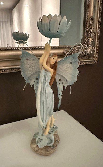 Statuette: *   ELfeNtaNz  * – Usato da Winkel venduto da zeho 5