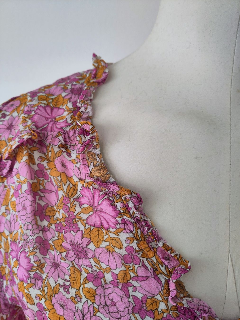 Vestiti: Maxikleid mit Blumenmuster Gr. 38, neuwertig – Nuovo (secondo la descrizione) da Pfäffikon ZH venduto da Julia071 2
