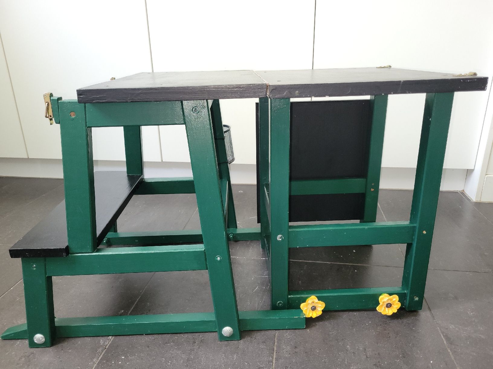 Scale: Multifunktionaler Lernturm/ Kindertisch mit Tafel – Usato da Uster venduto da Yayavanna 1