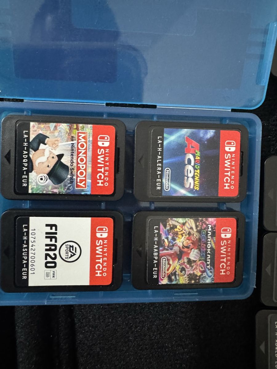 Nintendo Console: Nintendo Switch grise avec 15 jeux et accessoires – Usato da Brügg BE venduto da haj_9zhk 8