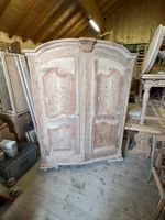 ART 1004-H Armoire Fribourgeois marquetée sablé