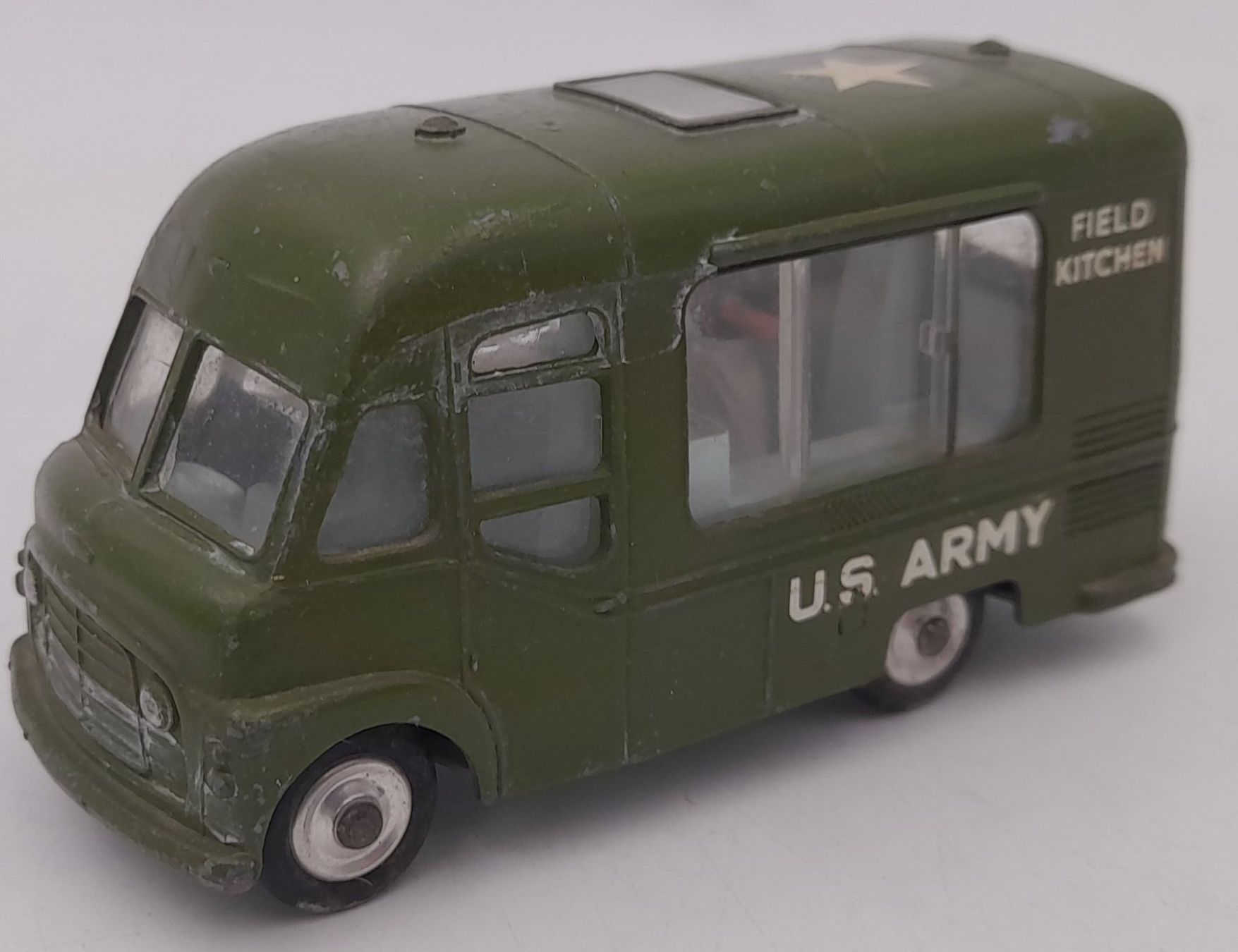 Corgi Toys Modellini d'auto: Corgi 359 U.S. Army Field Kitchen Karrier Van – Usato da St-Sulpice VD venduto da Davyd-a-Doc