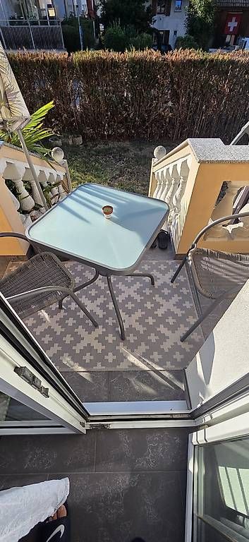 Set di tavolo e panche: Balkon Tisch mit 2 Stühle  – Usato da Egerkingen venduto da Sanel07 2