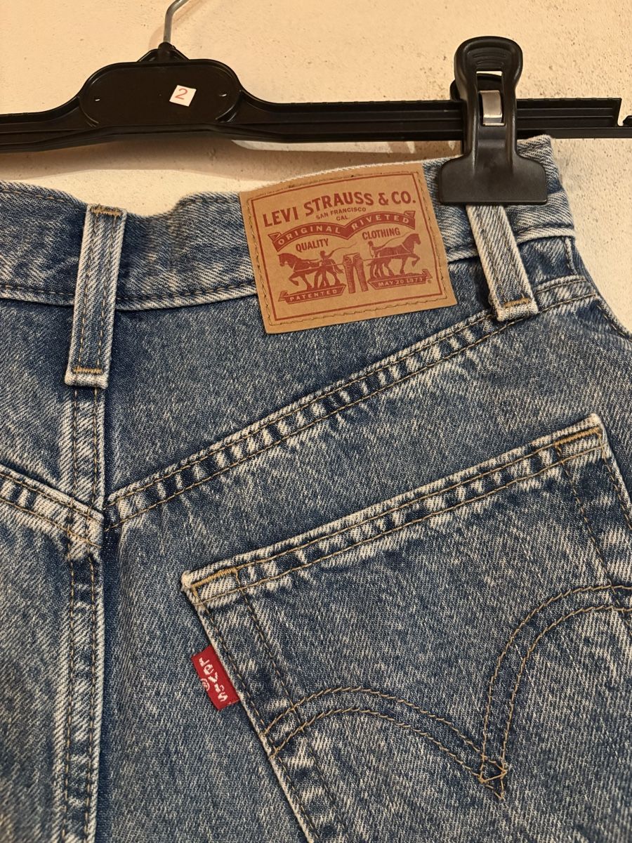Levi's Pantalons: Shorts Levi's High Waisted Mom taille 25  – Neuf (Voir description) à Cugy FR par K78 1