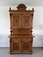 Antiker Schrank aus Holz