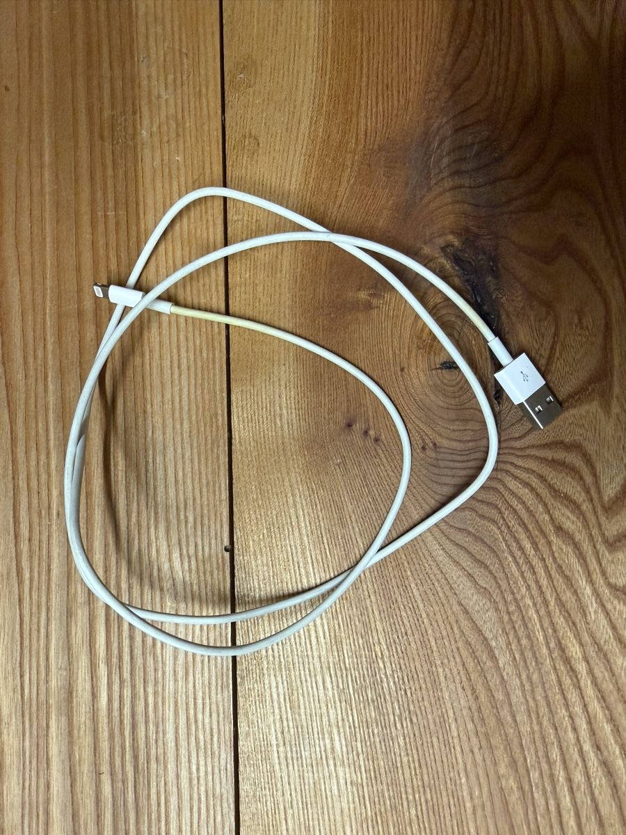 Apple Kabel: Apple Ladekabel 1m USB-A Lightning – Gebraucht aus Goldingen von Thomas.Perrin