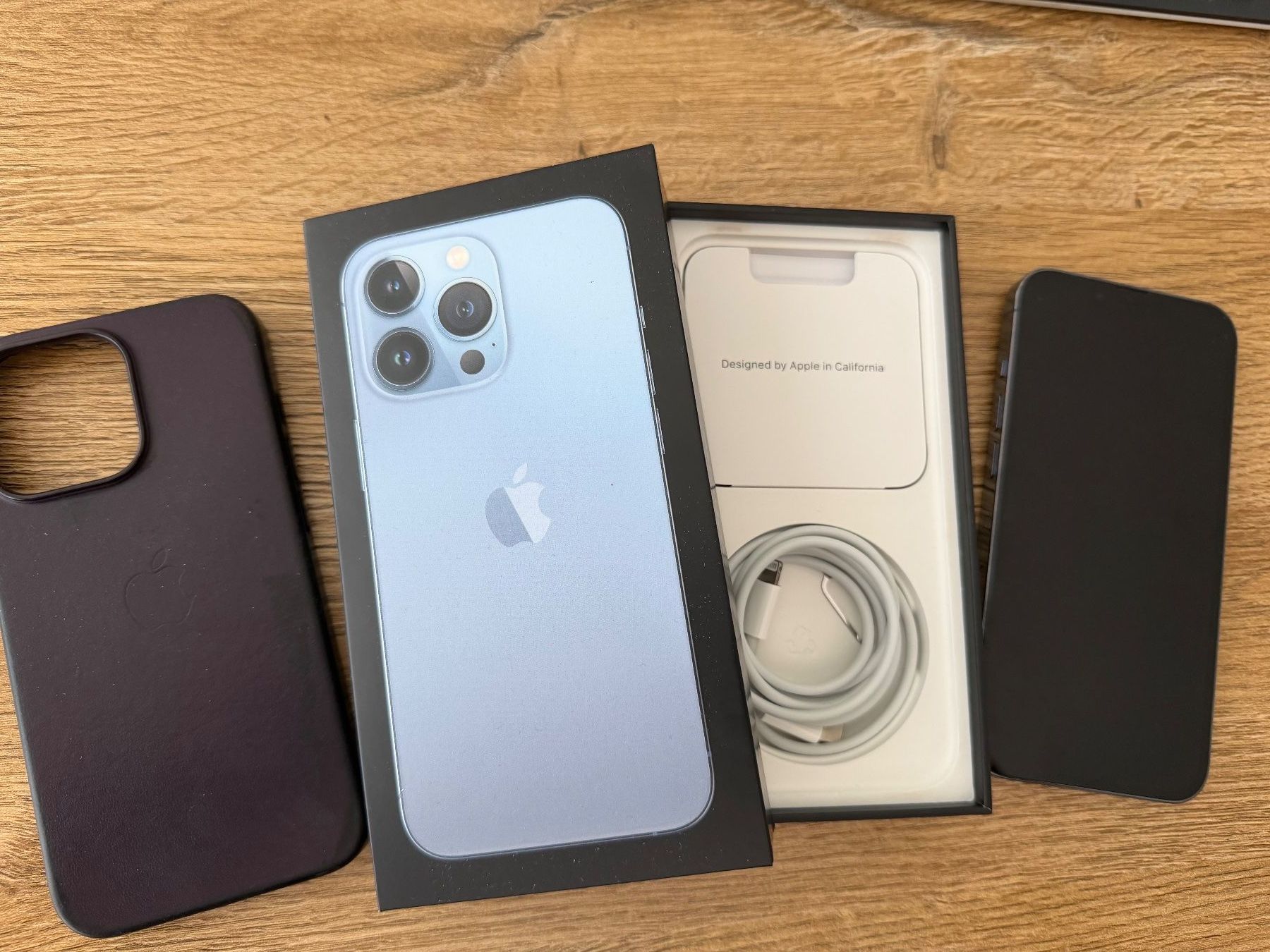 Apple Portables: iPhone 13 Pro mit Originalverpackung und Apple Leder Hülle – D'occasion à Eschlikon TG par Dfasler_1