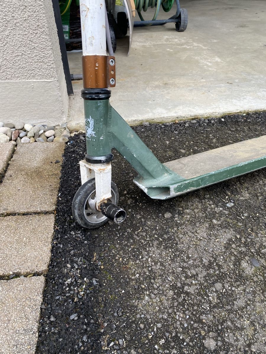 Kickboard: Trottinette Freestyle Grip – Usato da Font venduto da TrainspottersuisseHo 1