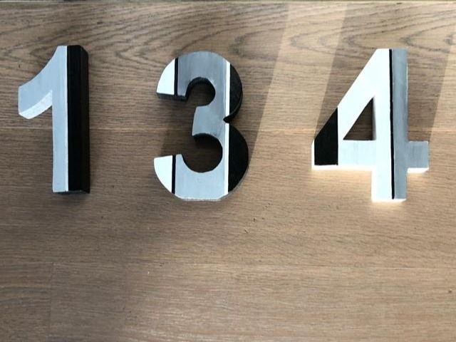 Toutes les décorations: Zahlen 1 - 3 - 4 aus Holz – D'occasion à Samstagern par TAAF
