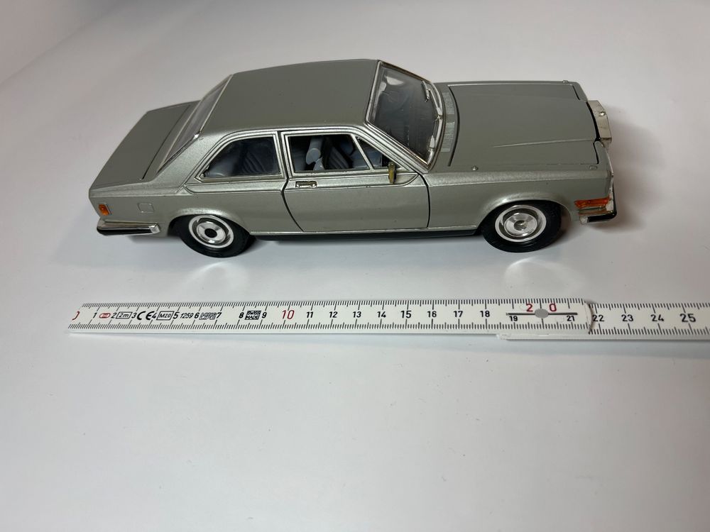 Modèle Réduit Rolls-Royce Camargue – Burago 1/22 – Voiture Collection Métal