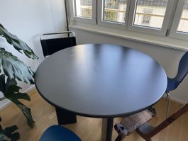 Tavolo rotondo Beliani Cosmo nero diametro 120 cm usato