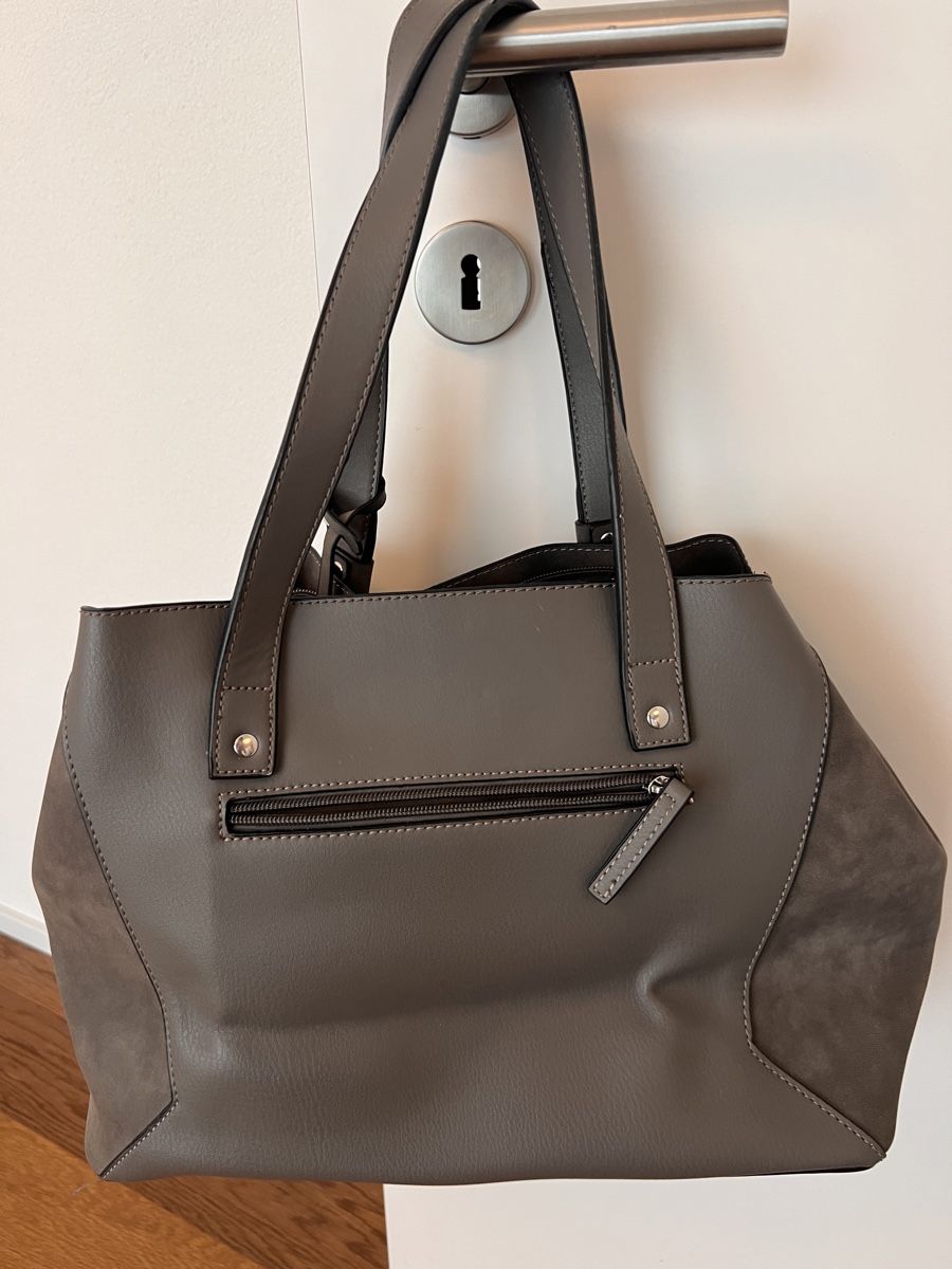 Borse da donna: Graue Schultertasche – Usato da Gipf-Oberfrick venduto da Sonne010203 1
