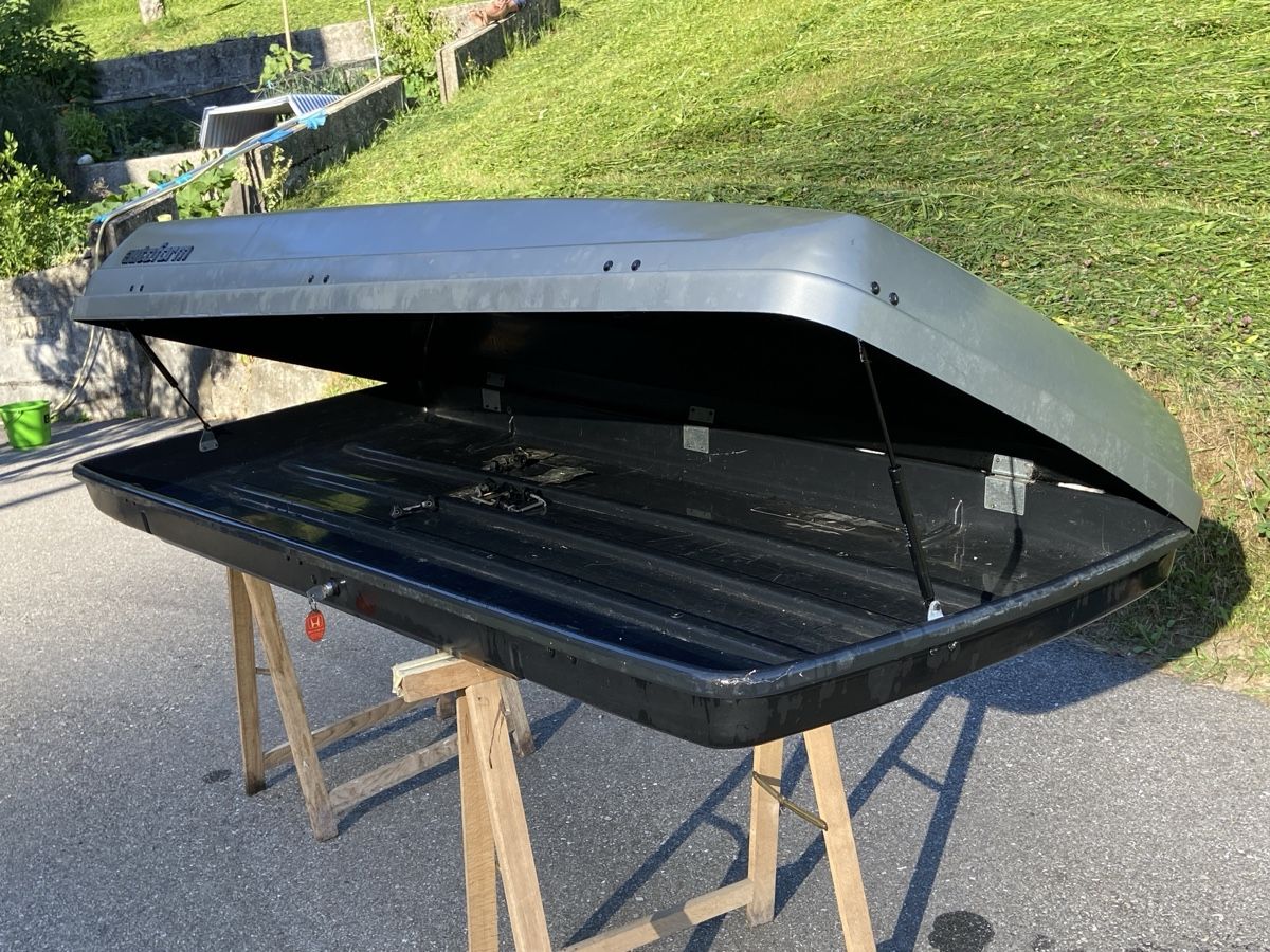 Coffres de toit: Dachbox Autoform 2.2m Länge – D'occasion à Oberfrittenbach par haribo132 2
